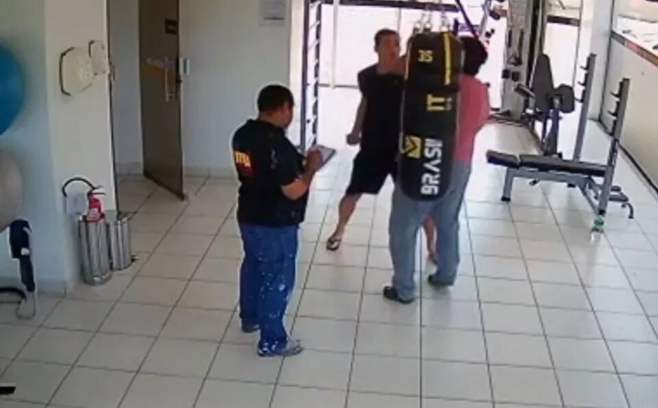 O síndico que teve uma hemorragia cerebral após ser nocauteado por um morador, em Águas Claras (DF), passa por cirurgia hoje. (Foto: reprodução)