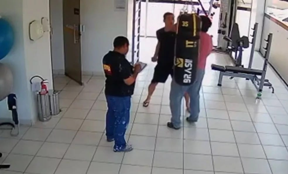 O síndico que teve uma hemorragia cerebral após ser nocauteado por um morador, em Águas Claras (DF), passa por cirurgia hoje. (Foto: reprodução)