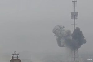Ataque atinge torre de televisão em Kiev e interrompe transmissão (Foto: Reprodução)