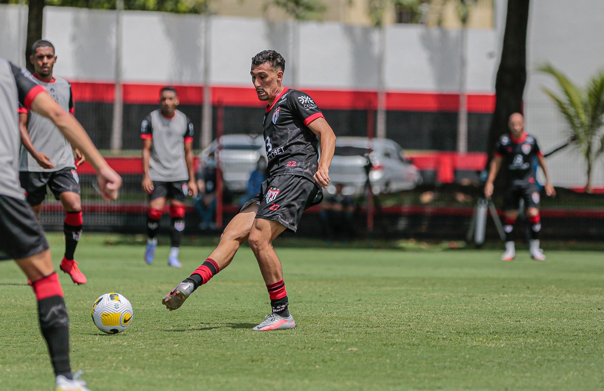 Gabriel Baralhas em treino pelo Atlético Goianiense