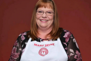 Mary Jane precisou trabalhar 14 horas. Participante do Masterchef processa produtores por pressão para cozinhar mesmo com sinais de AVC