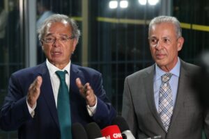 Guedes: corte de impostos atenua reajuste do diesel em dois terços