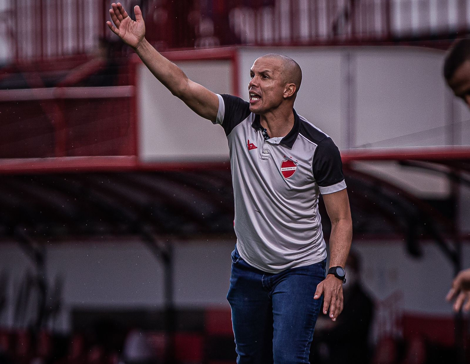 Higo Magalhães comandando o Vila Nova