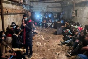 Clínicas de barriga de aluguel na Ucrânia levam embriões e bebês para bunkers em meio à guerra