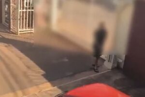 O síndico foi quem acionou a PM. Pai e filho são presos após ameaçarem síndico e vizinhos com armas de fogo em Valparaíso (GO)