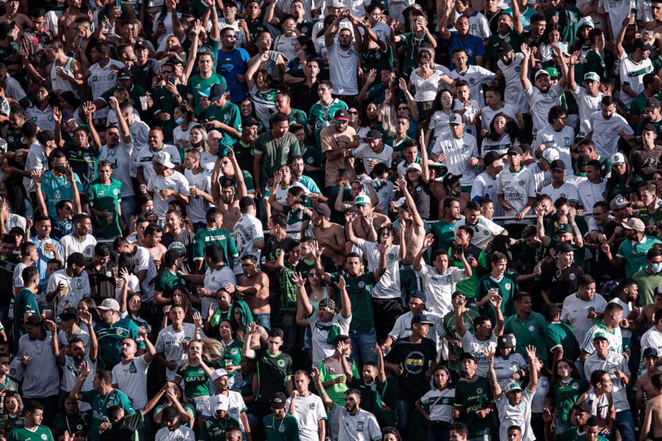 Torcida do Goiás na Serrinha em 2022