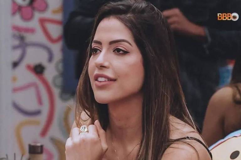 Ex-sister foi chamada de 'mulherão'. Médica goiana, ex-BBB Laís Caldas chama atenção com decote no Instagram; veja foto