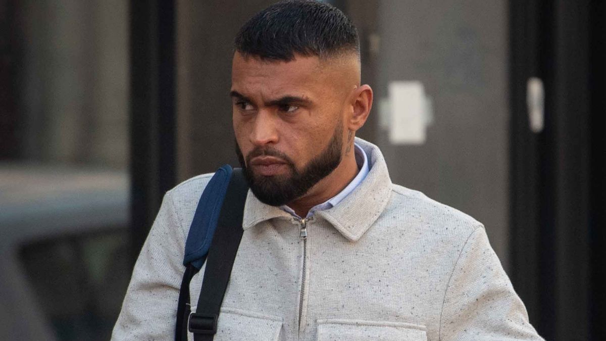 Agressor ainda bateu diversas vezes na cabeça da vítima. Homem fica com cicatriz após namorado tentar arrancar seu órgão genital em briga