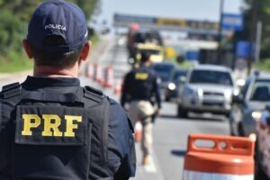 Apesar da tentativa de evasão, suspeito foi alcançado e preso motorista fuga com carga de agrotóxicos, em Itumbiara (GO) PRF