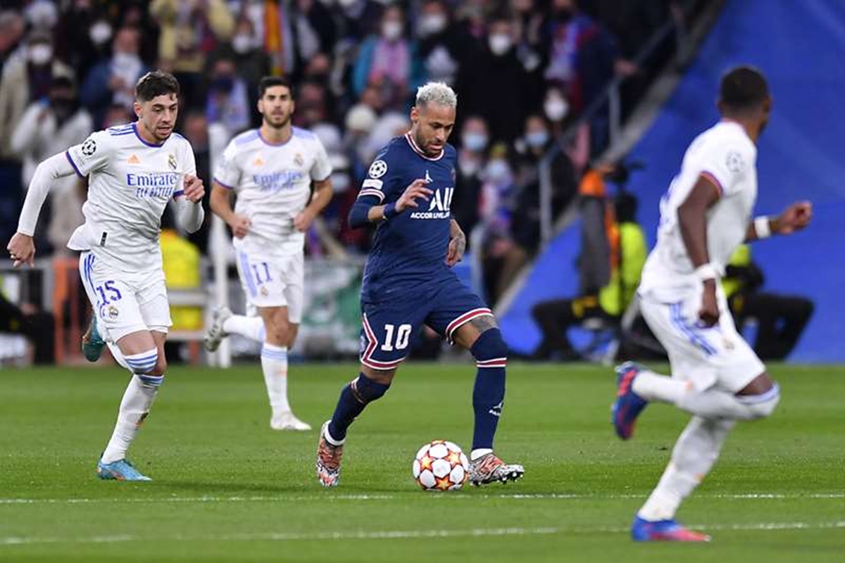 Neymar durante partida entre PSG e Real Madrid
