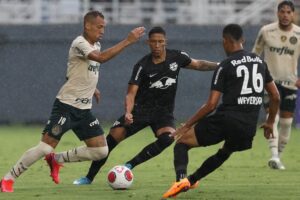 Jogo entre Palmeiras e Red Bull Bragantino na fase de classificação do Paulistão