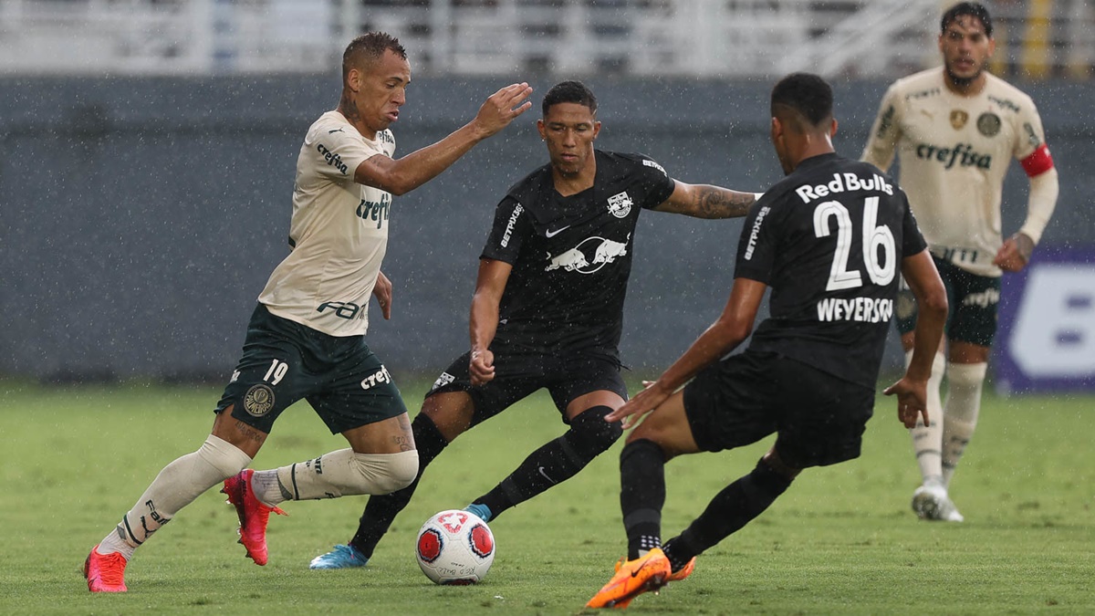 Jogo entre Palmeiras e Red Bull Bragantino na fase de classificação do Paulistão