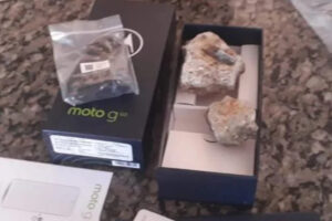 Empresária de Fazenda Nova (GO) compra celular e recebe pedras