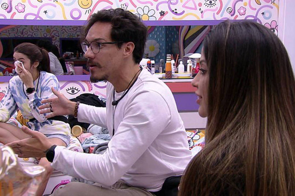 Brother se incomoda e diz que eles não ajudam em nada. BBB 22: Eli quer ganhar o Anjo para tirar Scooby, Douglas e Paulo do VIP