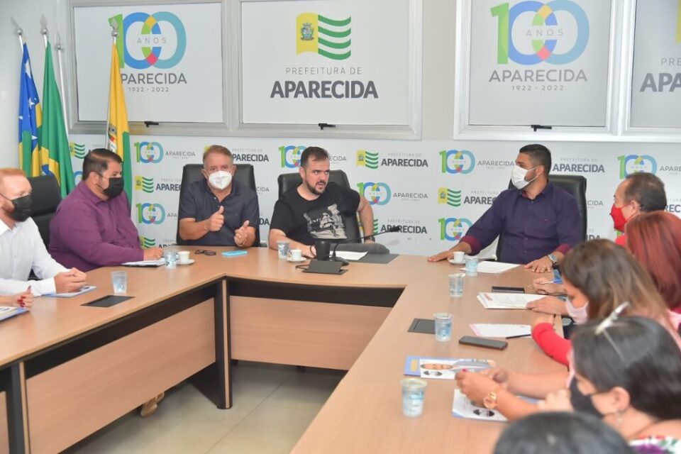 Prefeitura de Aparecida (GO) se compromete a pagar data-base para profissionais de educação