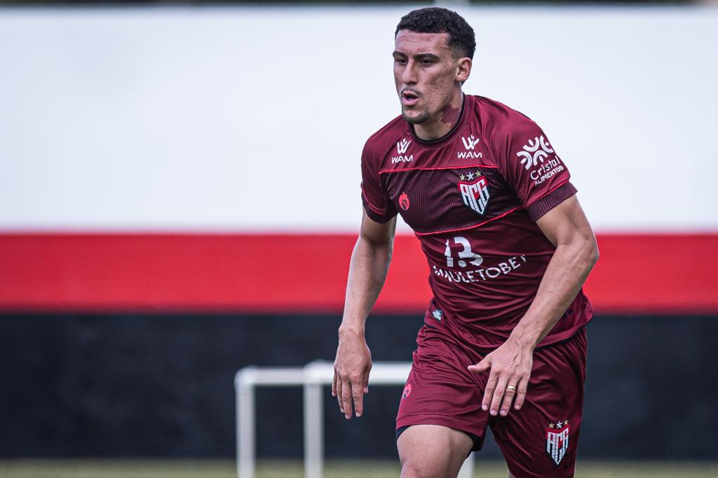 Gabriel Baralhas treinando no CT do Dragão