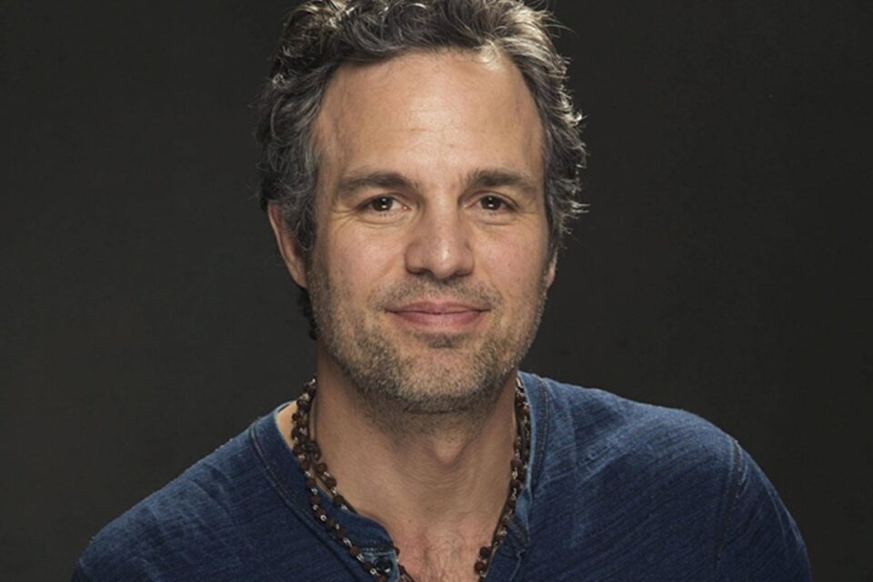 Ator se diz feliz por poder alertar sobre a eleição. Mark Ruffalo vê live de Lula e manda apoio aos 'brasileiros da democracia'