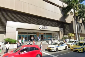 Homens armados invadem shopping e roubam joalheria, no RJ