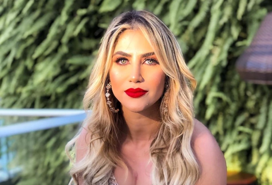 Jéssica Beatriz Costa apareceu em cliques feitos no Ceará. Filha de Leonardo posa de biquíni na praia e web reage: "sereia"; fotos