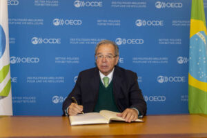 Guedes diz que troca de presidente da Petrobras não é problema dele