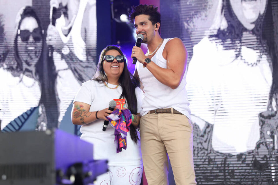Ele dividiu o palco com a dupla Breno e Caio Cesar e a cantora Yasmin Santos. Luan Santana canta de sertanejo a rock em Carnaval; vídeos