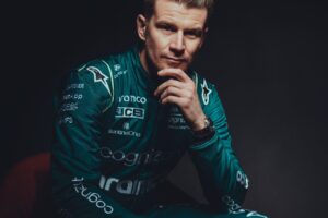Nico Hulkenberg com uniforme da Aston Martin