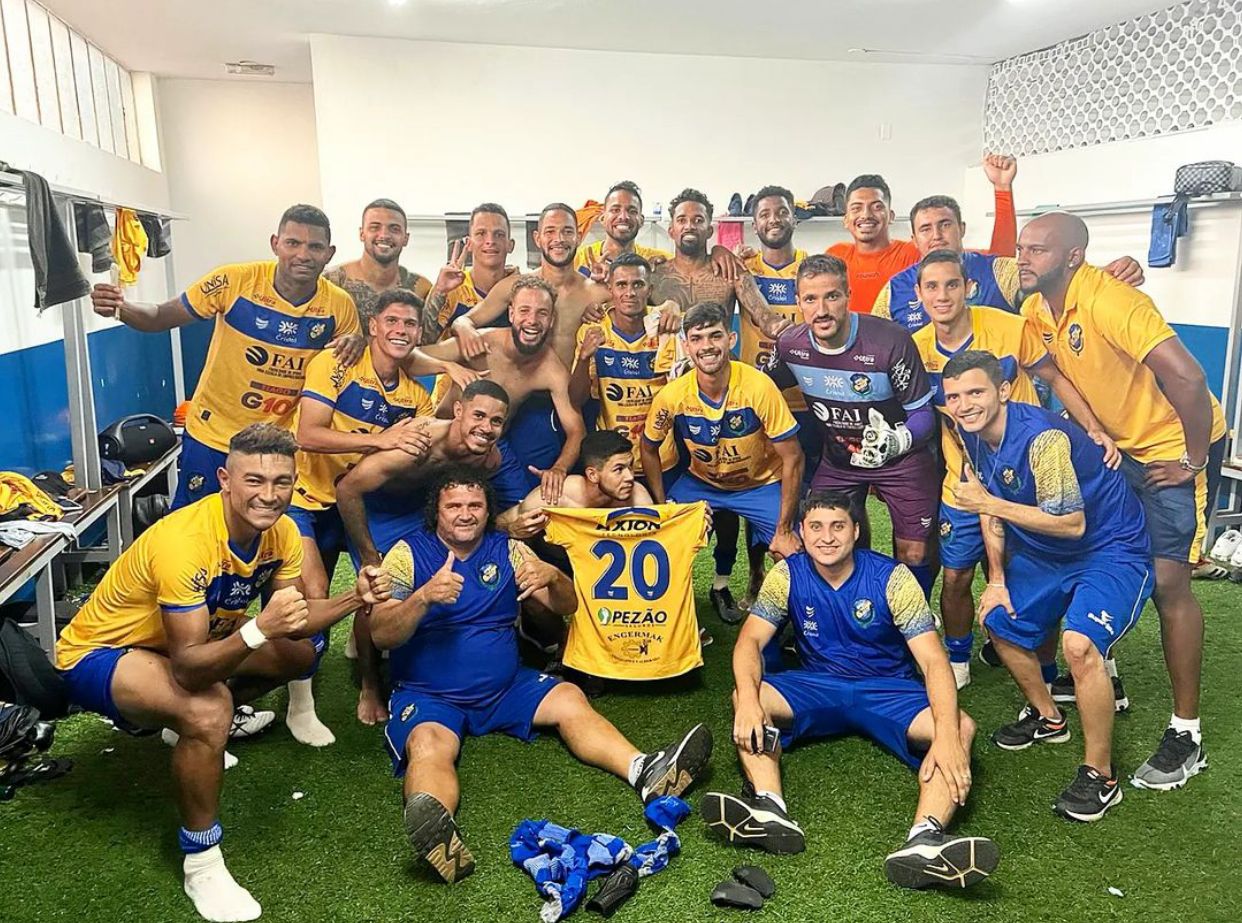 Iporá comemorando avanço para semifinal