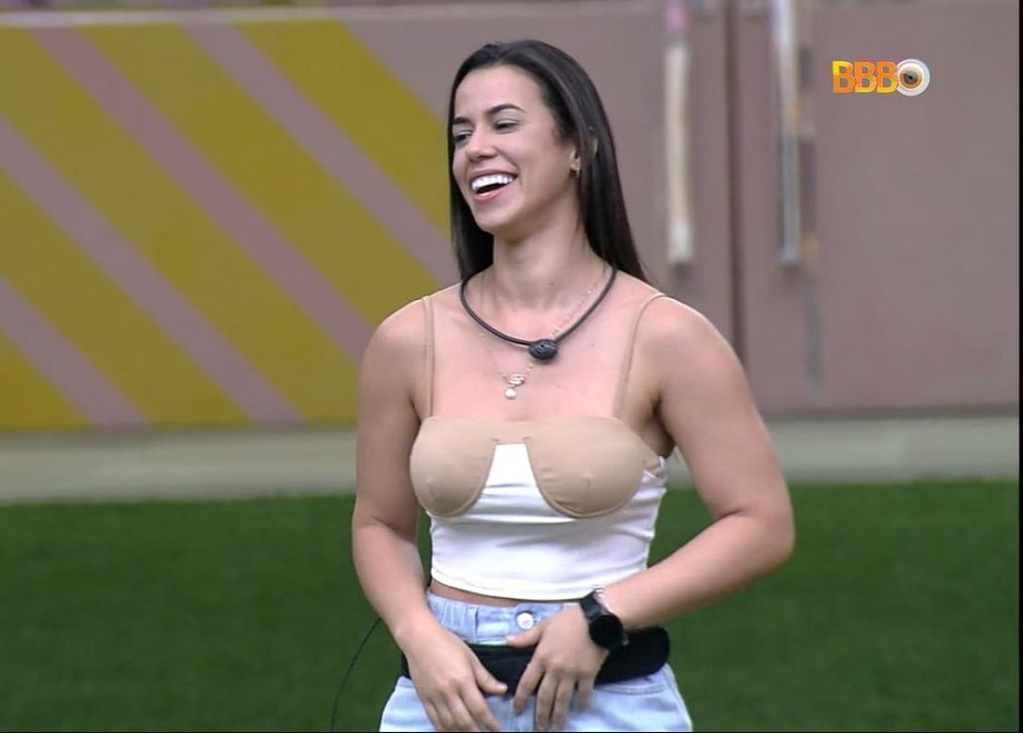 Larissa, do 'BBB 22', comenta seus memes e diz que não investiria em Paulo André fora do reality: 'Não quero o título de 'talarissa''