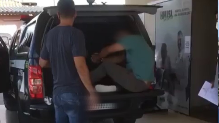 A Polícia Civil prendeu, nesta terça-feira (8), um motorista de 36 anos que é suspeito de dirigir bêbado e matar um motociclista que voltava do trabalho. O acidente aconteceu no dia 1º de março, durante o feriado de carnaval, na cidade de Cromínia