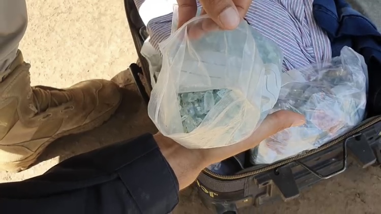 Agentes da PRF apreenderam pacotes com pedras preciosas diversas, incluindo a Turmalina, de alto valor no mercado