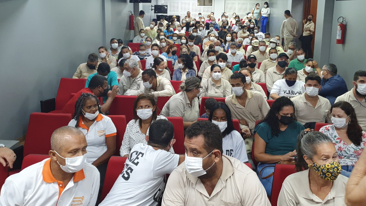 Agentes de combate a endemias fazem ato por plano de carreira na Câmara de Goiânia