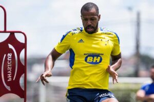 Sidnei durante passagem pelo Cruzeiro