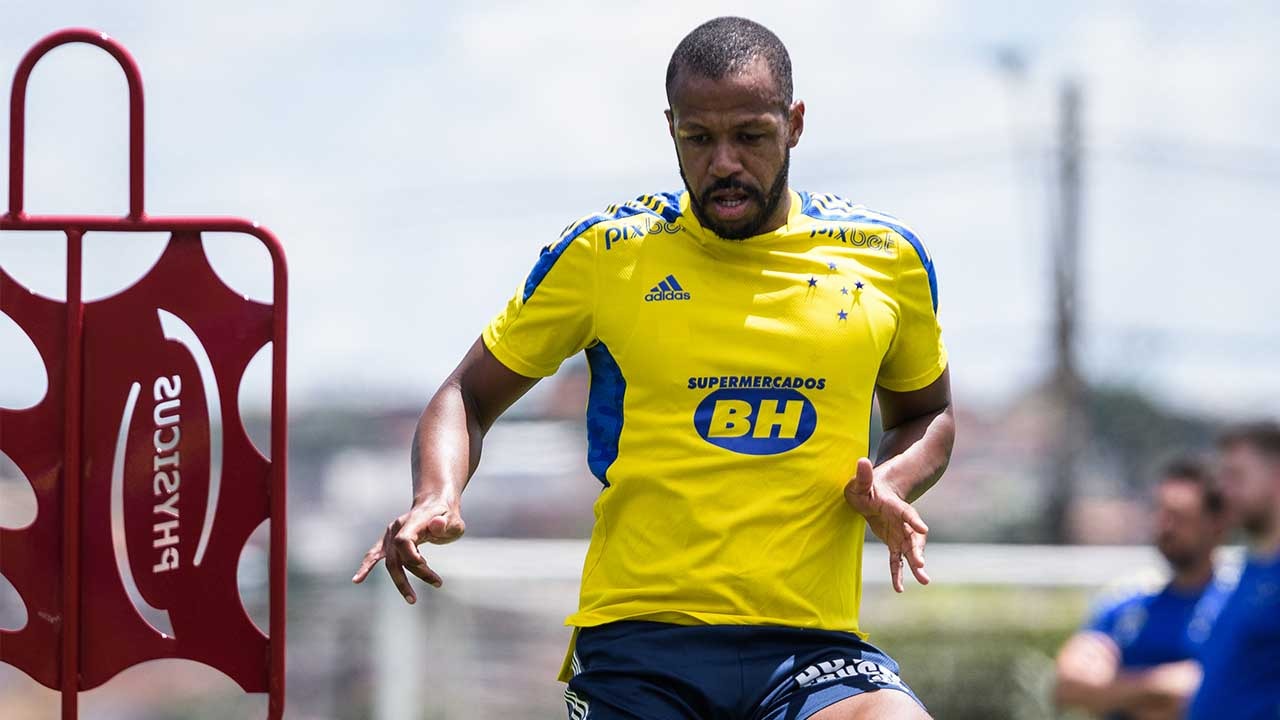 Sidnei durante passagem pelo Cruzeiro