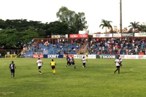 Anápolis venceu o Goianésia no Valdeir José de Oliveira