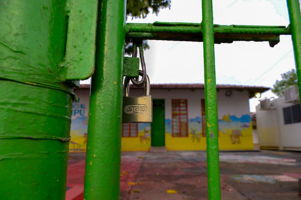 Saiba porque os servidores da educação de Goiânia estão em greve e o que a Prefeitura diz