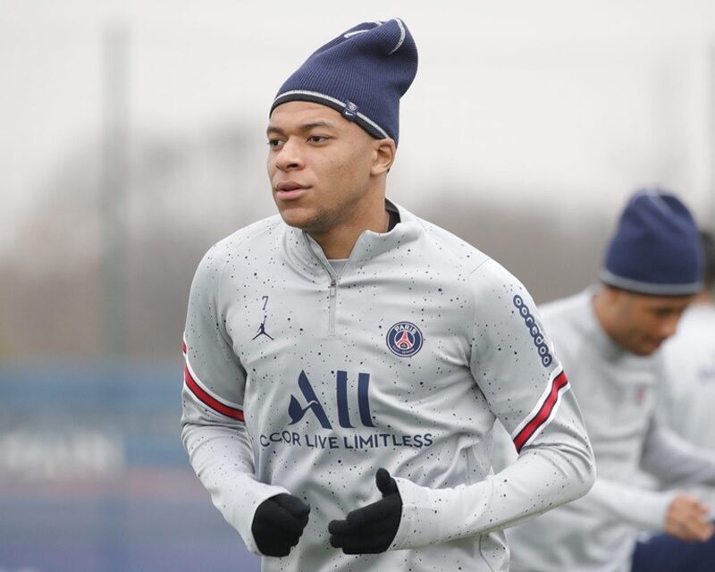 Mbappe treinando no PSG