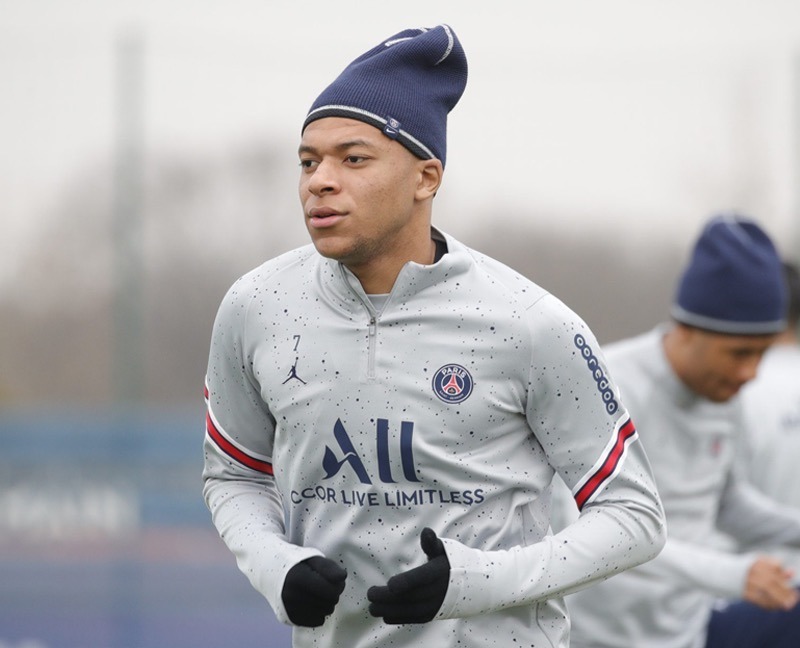 Mbappe treinando no PSG