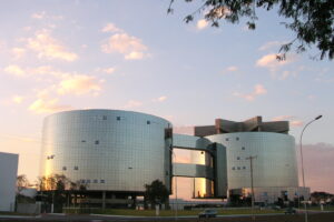 Ministério Público pede retirada de texto da Defesa que exalta golpe militar