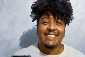 Pesquisadora acusa de plágio estudante de psicologia influenciador digital