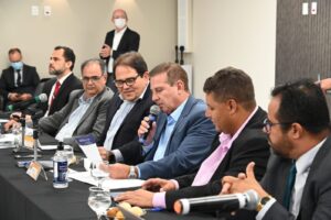 Vanderlan Cardoso e Marcelo Baiocchi se reúnem com empresários para apresentar mudanças no FCO