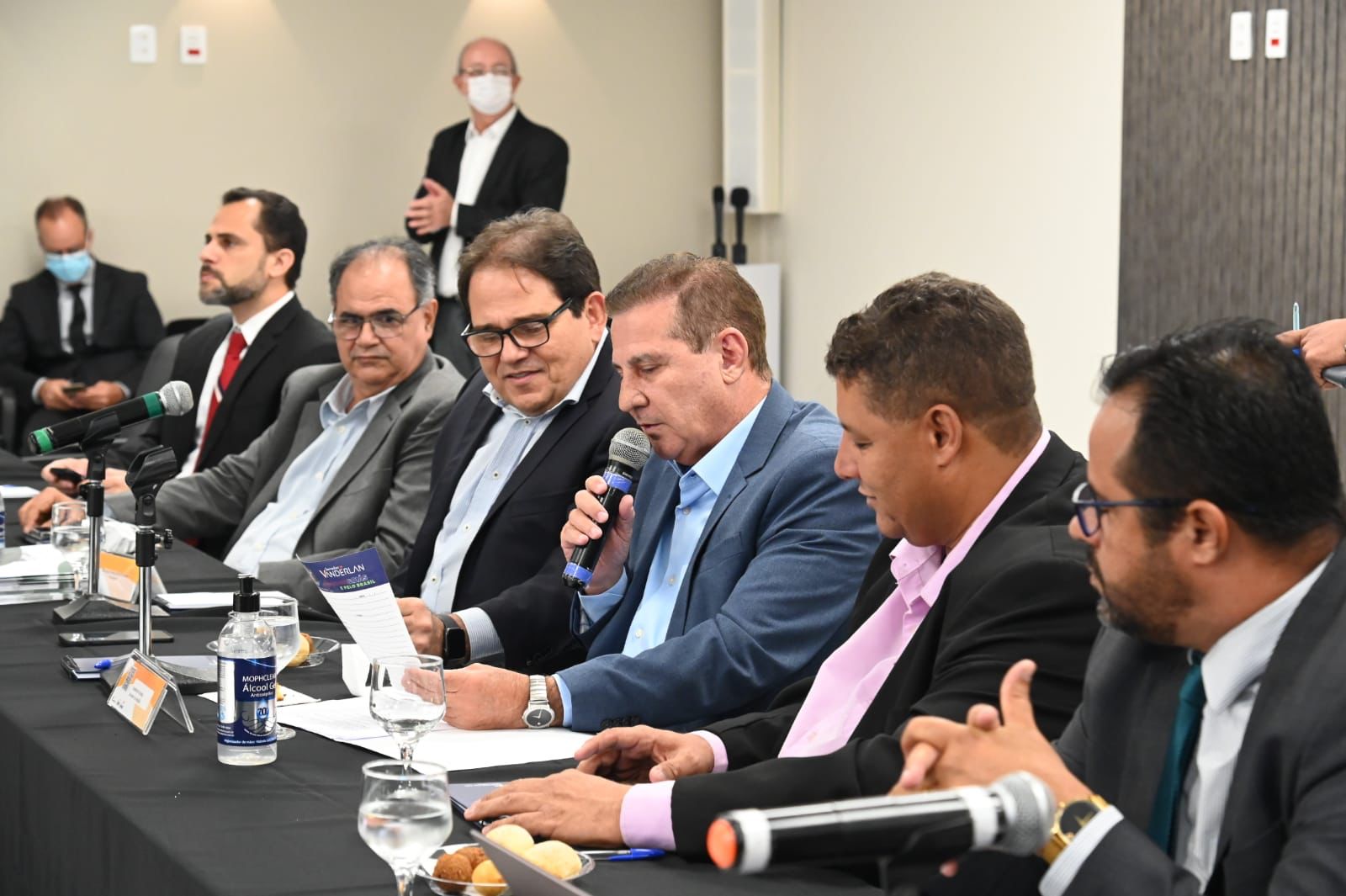 Vanderlan Cardoso e Marcelo Baiocchi se reúnem com empresários para apresentar mudanças no FCO