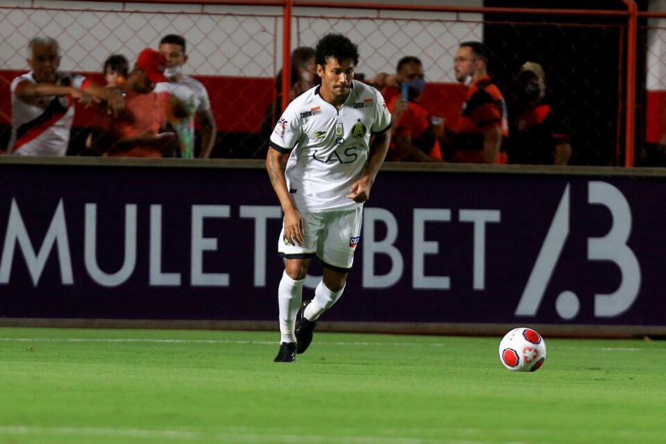 Breno Lorran no estádio Antônio Accioly