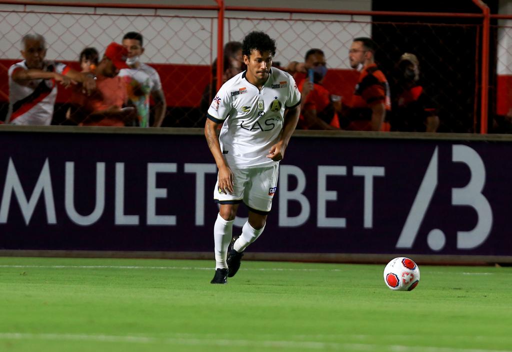 Breno Lorran no estádio Antônio Accioly