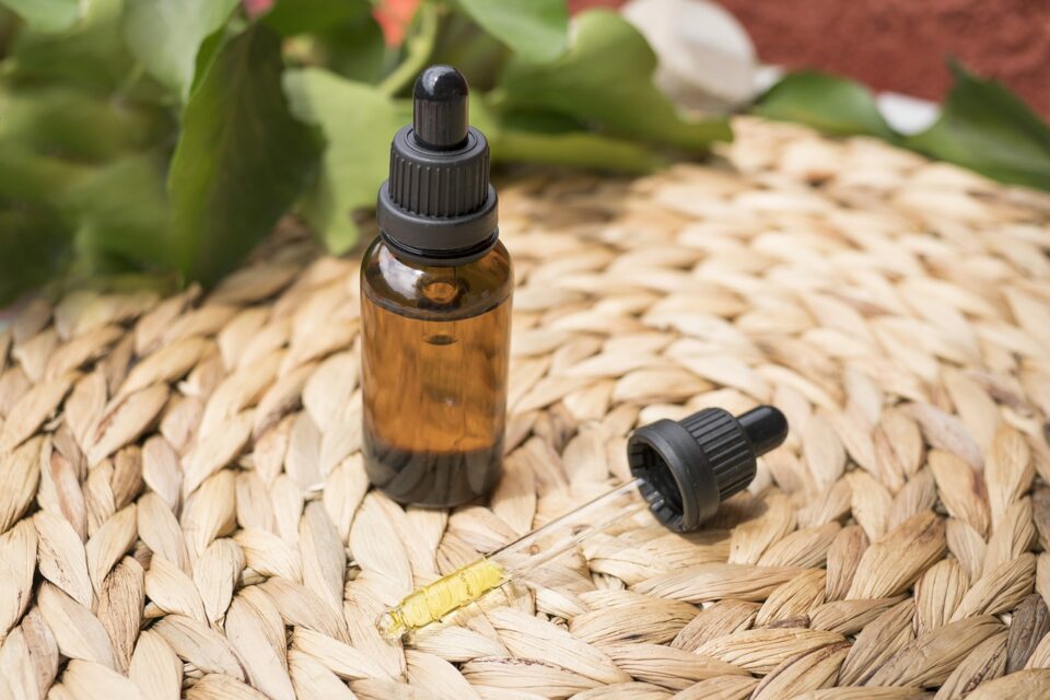 Preço alto dificulta acesso de pacientes ao tratamento com cannabis medicinal, dizem associações