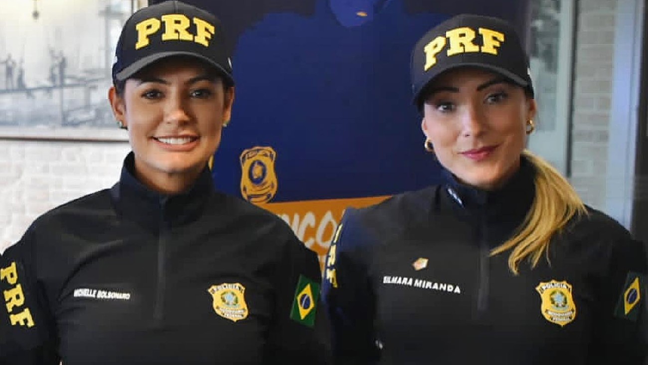 Silmara Miranda apareceu com Bolsonaro: "Gostaria de ser multado por mim". Policial ex-loira do tchan posa com Michelle Bolsonaro