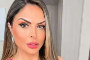 “Angústia todos os dias”, diz a jornalista Silvye Alves disse após o ex-namorado que a agrediu pedir adiamento de audiência. (Foto: redes sociais)