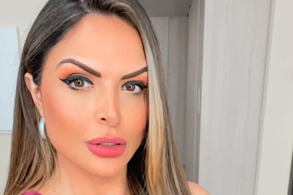 “Angústia todos os dias”, diz a jornalista Silvye Alves disse após o ex-namorado que a agrediu pedir adiamento de audiência. (Foto: redes sociais)
