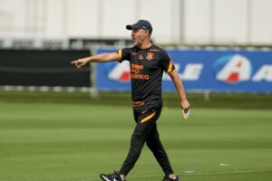 Vitor Pereira, treinador do Corinthians no CT