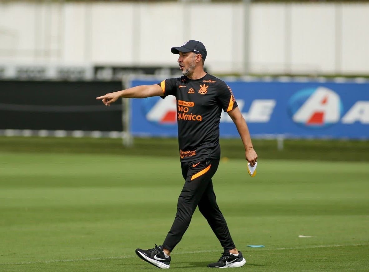 Vitor Pereira, treinador do Corinthians no CT