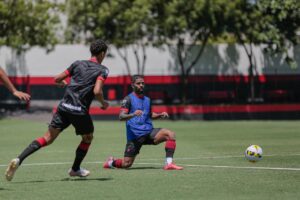 Hayner treinando no CT do Dragão